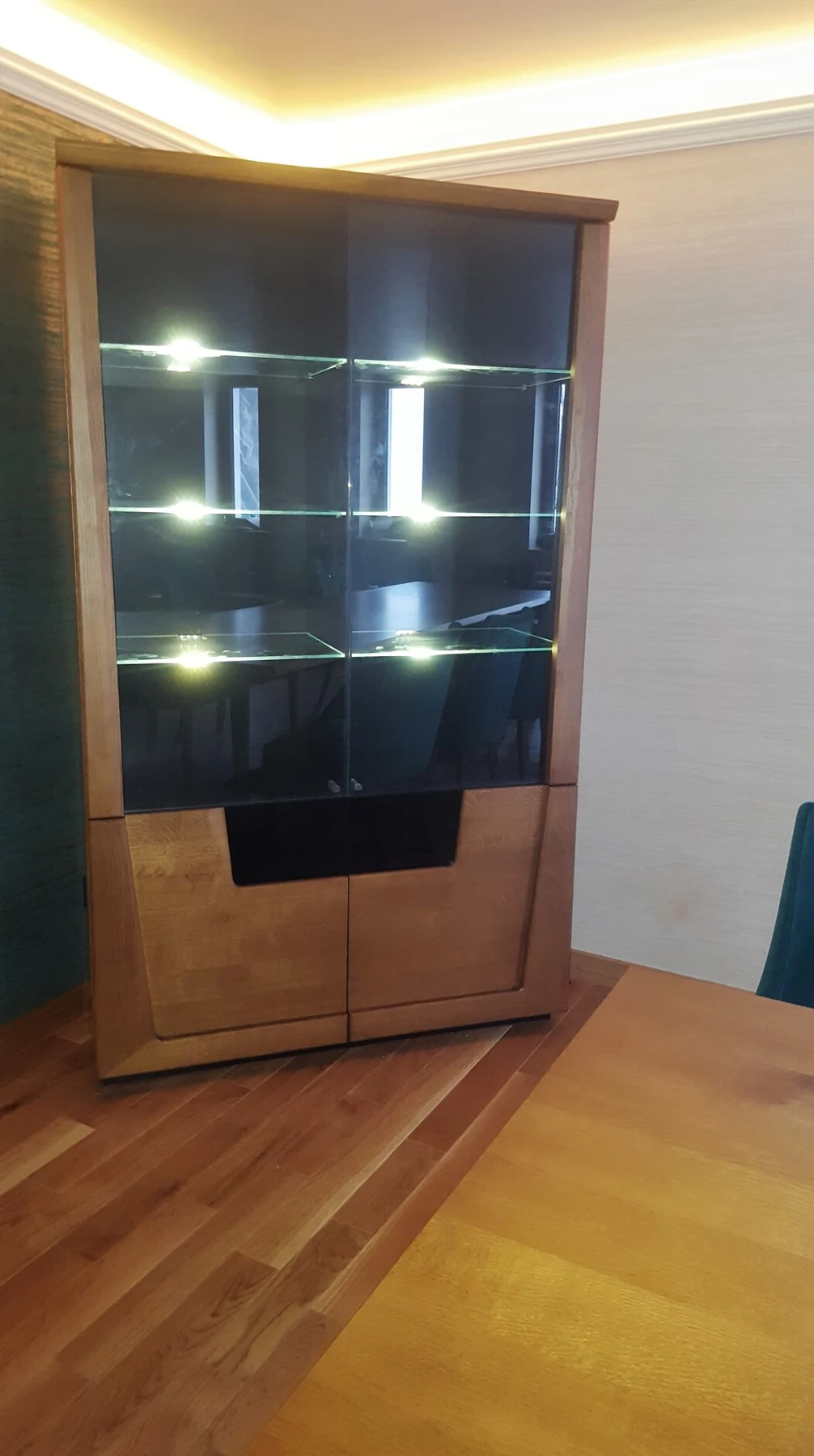 Komody i witryny — realizacja Meble Sarapata
